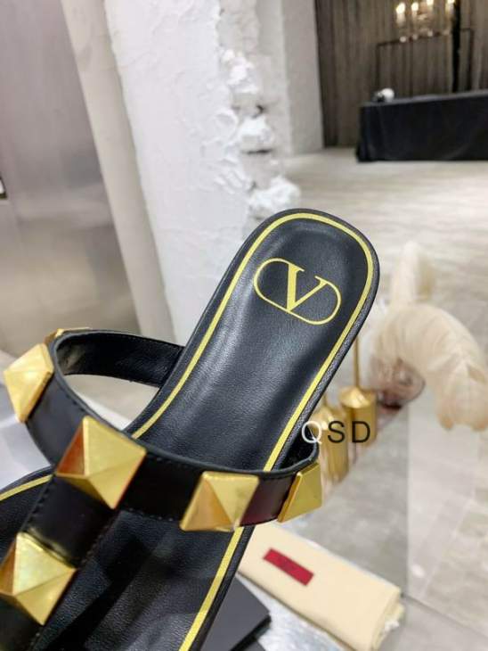 Picture of Valentino Slippers _SKUValentinosz35-41SD01192057